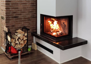 Угловой камин с топкой